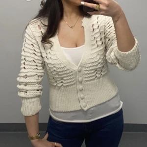 Stickad kofta  - Super fin, passar till allt 