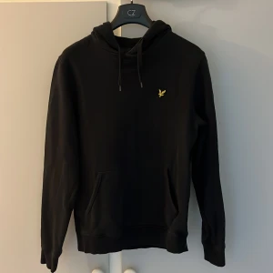 Lyle and scott hoodie  - Lyle and scott hoodie Storlek S Använt skick 