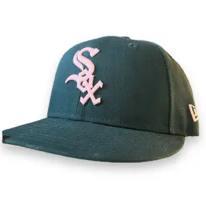 New era white sox  Size: 7 1/4   Great Condition  ———————————————————————————————