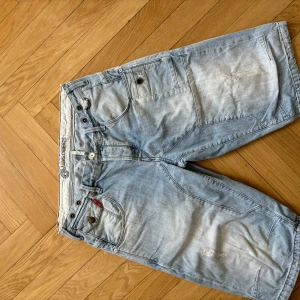Jack&Jones shorts - Så snygga ljusblåa vintage shorts från Jack&Jones köpta på Sellpy!  Säljer då jag inte använder dom längre Ställ gärna frågor om ni undrar något:)