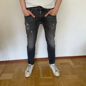 Replay Jeans - Hej! Säljer nu dessa jeans ifrån märket replay. Byxornas skick är 8/10. Inga defekter alls. Lägre pris vid snabb affär. Mvh Ville