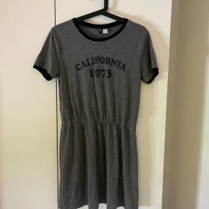 Jätte fin klänning  - Klänning storlek 40