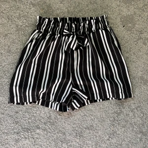 Kostym shorts - Randiga kostymshorts, jätte fina till sommaren.