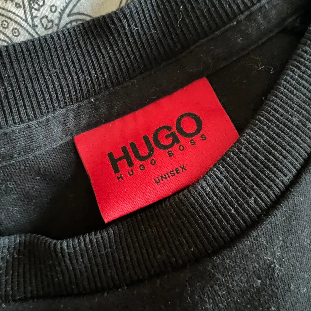 HUGO tröja storlek XS, knappt använd.. Tröjor & Koftor.