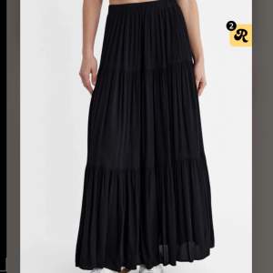 Säljer denna kjol, använd fåtal gånger💕