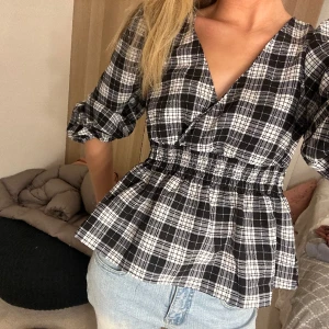 Skitnajs topp - Säljer denna skitnajs toppen. Bara använd en gång då ja har en liknande topp redan tyvärr!!