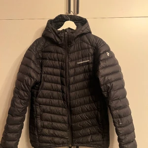 Peak performance M - M, Använt, litet hål på vänster arm (se bild)