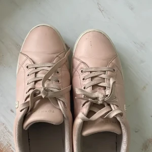 Fina skor - Original pris ngt runt 3000. Lite smutsiga och slitna men ändå fint skick.