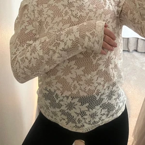 Spets-topp - Aldrig använd, fin spets!