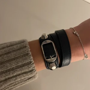 Balenciaga armband - Bra skick, marinblått nästintill svart