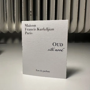 Oud Silk Mood edp - Oud Silk Mood edp 2 ml sample endast sprayad en gång.