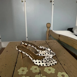 Så söta kitten heels 💕 - Super söta kitten heels!! Skriv om ni vill ha fler bilder eller har frågor 🫶🏼