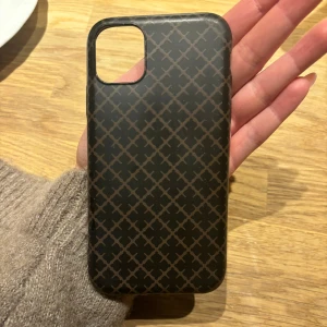 By malene Birger mobilskal  - Säljer mitt by malene Birger skal till iPhone 11! Sparsamt använt, slutsålt både online och i butik