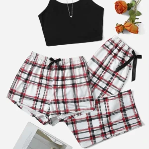 Pyjamas set  - Det är väldigt bra skick inte använts så många gånger och väldigt lent material, men de är lite genomskinliga.