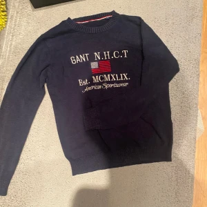 Gant sweatshirt - Gant sweatshirt i strlk S. 100% ull. skicket är 10/10. Inga defekter. priset kan diskuteras.