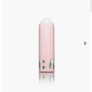 Dew it yourself stick  - Säljer mitt oanvända och oöppnade Dew it yourself stick ifrån Caia. Det är ”Ett silkeslent och mjukt gel-stick som tillför lyster. Dew It Yourself har en fjäderlätt formula som enkelt glider på huden och ger glow utan att innehålla glitter.” Nypris 175kr