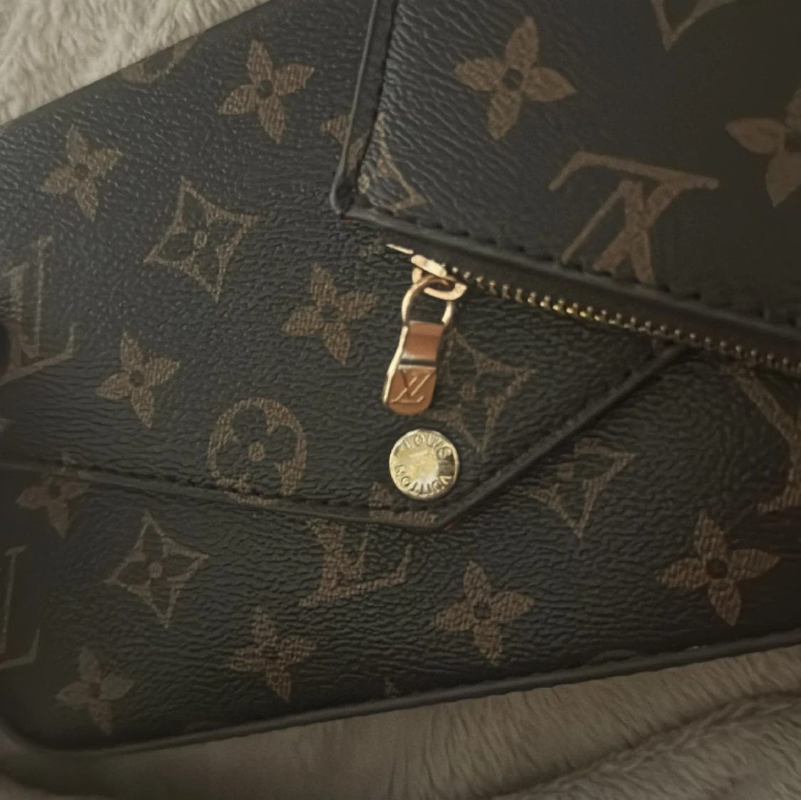 Äkta Louis Vuitton väska  - 90