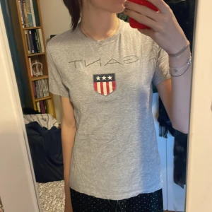 Grå gant tröja - Jag säljer denna gråa t-shirt, jag har använt den några gånger men den är i toppen skick. 