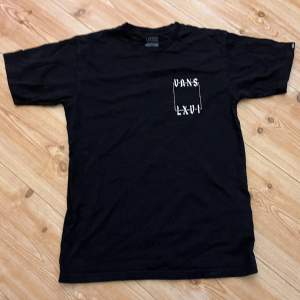 Snygg Vans t-shirt i stkl S använd några gånger pris kan diskuteras 