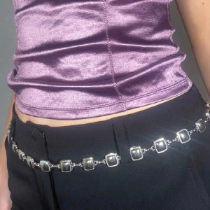 Silver bälte  - Finns att köpa på jealoussecondhand.com