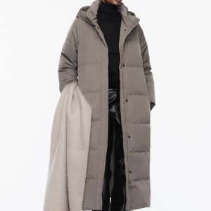 SÖKER!!!! - Letar efter den här jackan från zara i färgen mink ( som i bilden) helst s