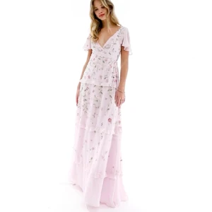 Balklänning - Jättesöt balklänning som aldrig använts. Skriv privat om ni vill ha egna bilder💕Nypris: 1900