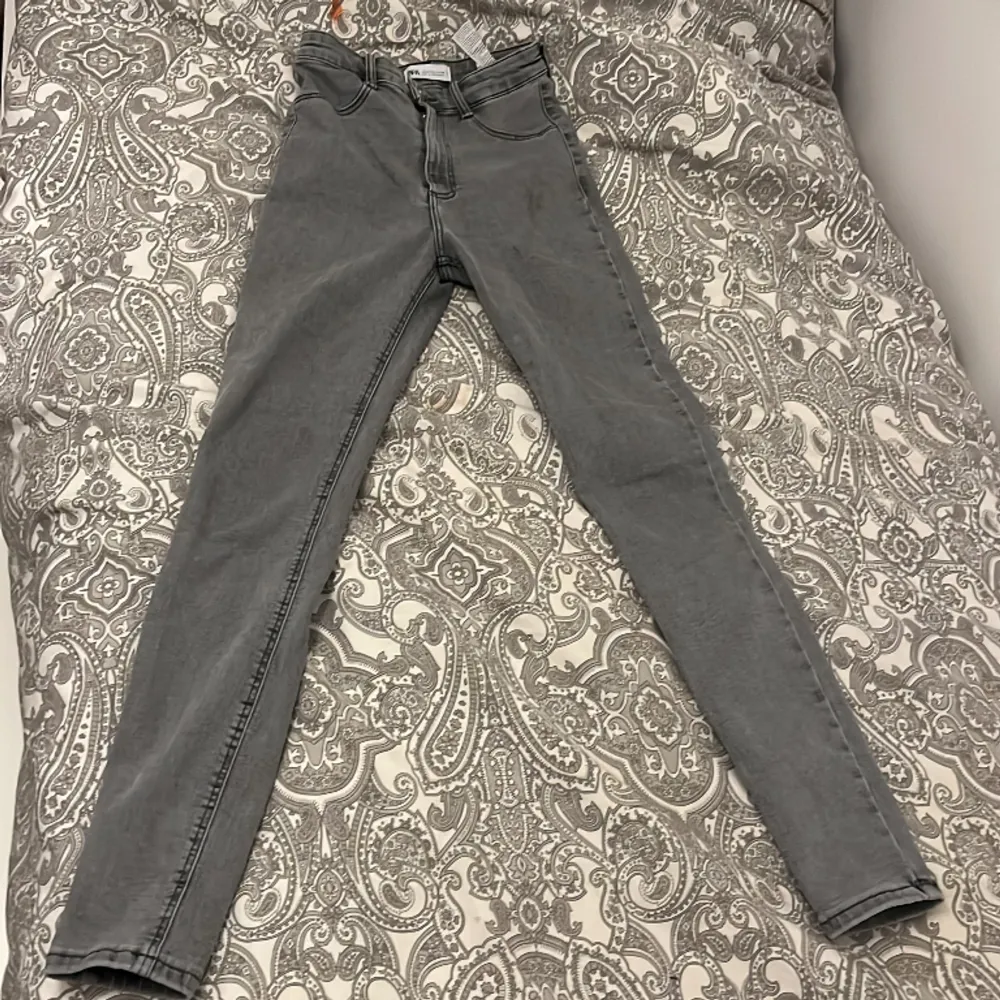 Fina jeans från zara.. Jeans & Byxor.
