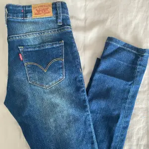 Jättefina Levis jeans som aldrig har används 