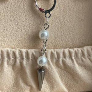 Lulu earing styck - Super snygg  Säljs styck Rostfritt stål