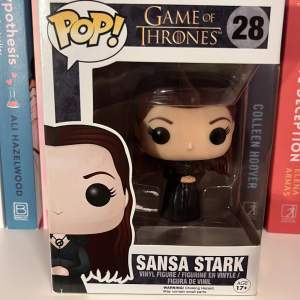 Säljer min Sansa Stark Funko POP. Den är i god skick, har aldrig tagit ut själva figuren ur lådan.