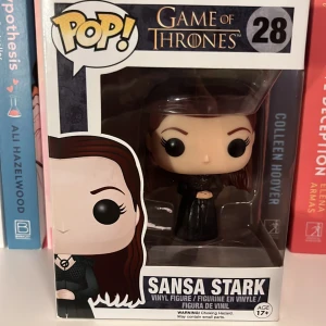 Funko POP - Säljer min Sansa Stark Funko POP. Den är i god skick, har aldrig tagit ut själva figuren ur lådan.