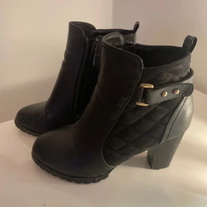 Ankelboots - Bekväma skor till fest eller vardag. 