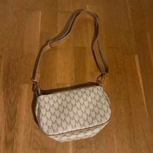 Väska - Aldrig använd! Helt ny!🧸