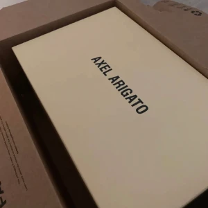 Arigato skor  - Säljer mina arigatos nu i storlek 38/39. Jag har knappt använt de då de va lite för stora för mig så det är i väldigt bra skick! Hör av er om ni vill ha fler bilder.💞