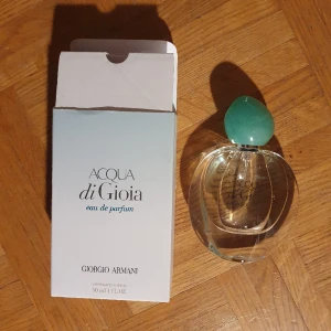 Parfym - Parfym från georgio armani som inte används. Nästan full