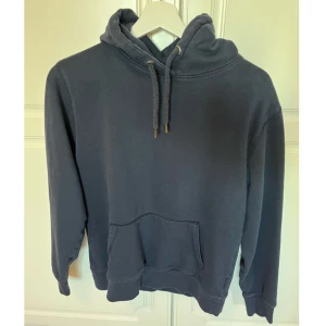 Hoodie  - Säljer då den inte kommer till användning längre, finns 2 stycken om man vill ha båda