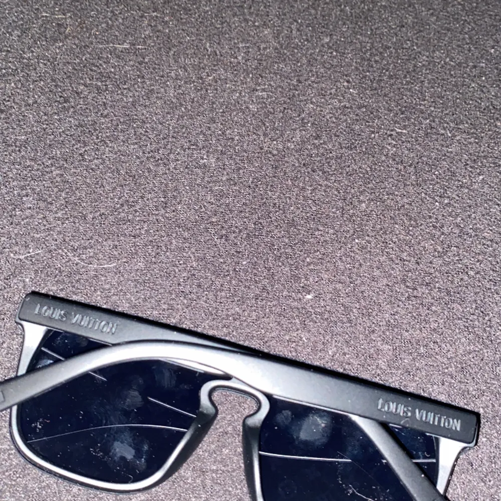 Hej säljer 4 par louis vuitton solglasögon perfekta inför sommaren det är styck pris. Accessoarer.