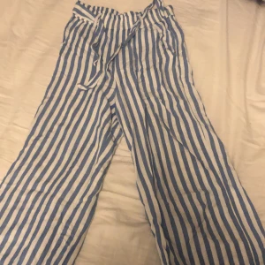 Utsvängda byxor - Randiga byxor, använda 6-8 gånger 