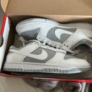 Nike dunk retro - Repost på dessa skitsnygga nike dunks. Bättre beskrivning finns på min andra annons i min profil.