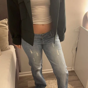Lågmidjade jeans - Väldigt! Lågmidjade jeans. Passar någon med storlek S-M.. endast testade 