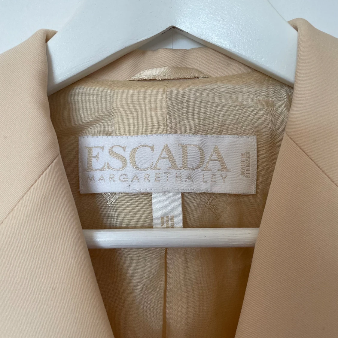 Beige/Ljusrosa Vintage Escada Kavaj.  - 91