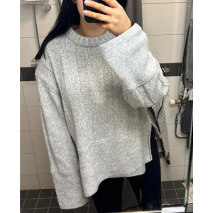 Stickad tröja- Nakd - Aldrig använd, köpt från Moahälleriksson second hand, men den var oanvänd från henne också.  Stl XS, men oversized, mjuk & skön.  Nypris: 549kr  