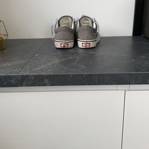 Vans grå - 9 av 10 skick nästan Alldrig anväda storlek 40-41 väldigt sköna 