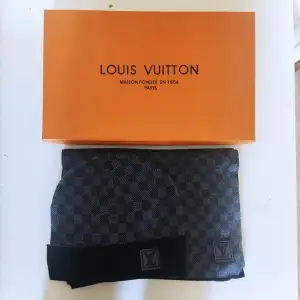 Louis vuitton  ⬜️⬛️⬜️⬛️⬜️⬛️⬜️⬛️ Aldrig använd helt ny. AAA kvalite.  Pris kan ändras vid snabb affär.❤️ Kom gärna med prisförslag