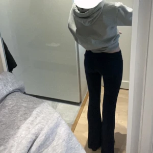 Yoga pants - Yoga pants från Gina tricot, inga defekter, säljer då dom är för korta för mig