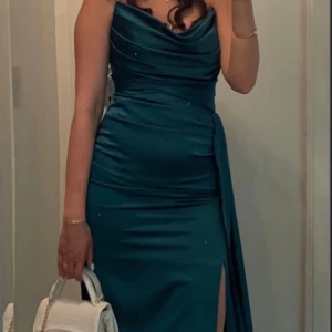 Klänning - Finns i Södertälje 