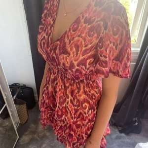 Klänning zara - Säljer denna rosa sommarklänningen från zara.