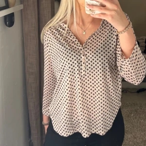 Rosa blus  - Superfin rosa blus från H&M! Storlek M men passar även S 