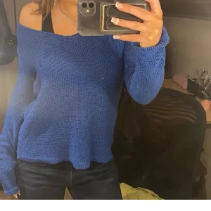 stickad tröja - säljer denna stickade tröja💓 den är i storlek S. Skriv för fler frågor💓