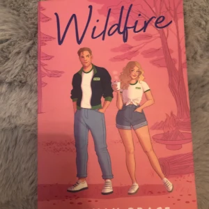 Wild fire bok - Bok i jättefint skick, wildfire från Hannah Grace, hör lite ihop med icebraker men går bra att läsa enastående.💕